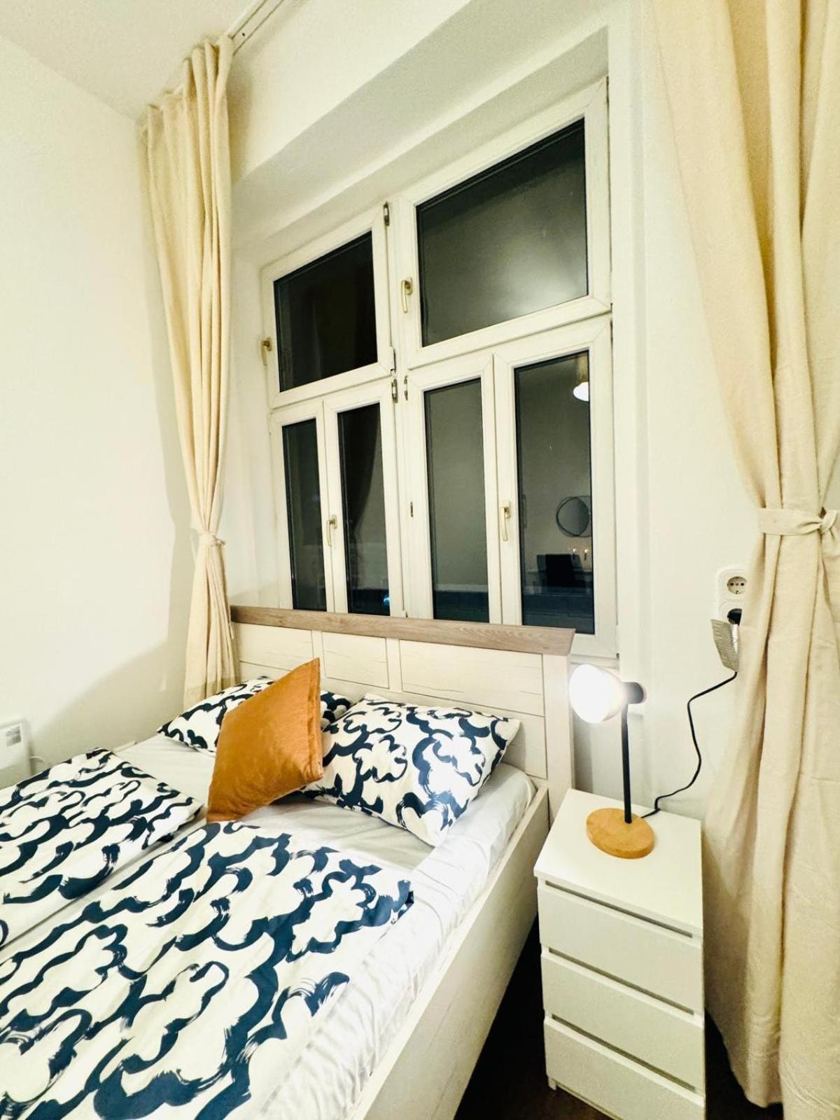 Appartamento Charming 5br Shared Apt, Minutes From Atzgersdorf Vienna