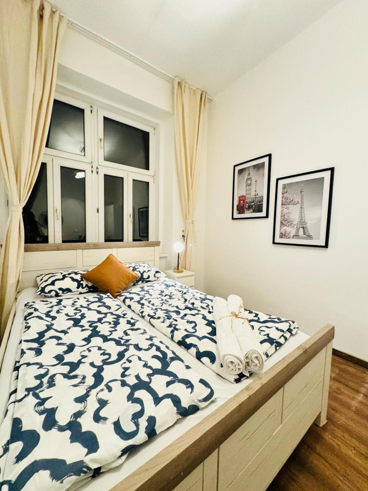 Appartamento Charming 5br Shared Apt, Minutes From Atzgersdorf Vienna